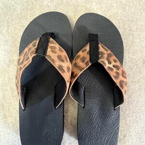 Leopard print platform flip flops